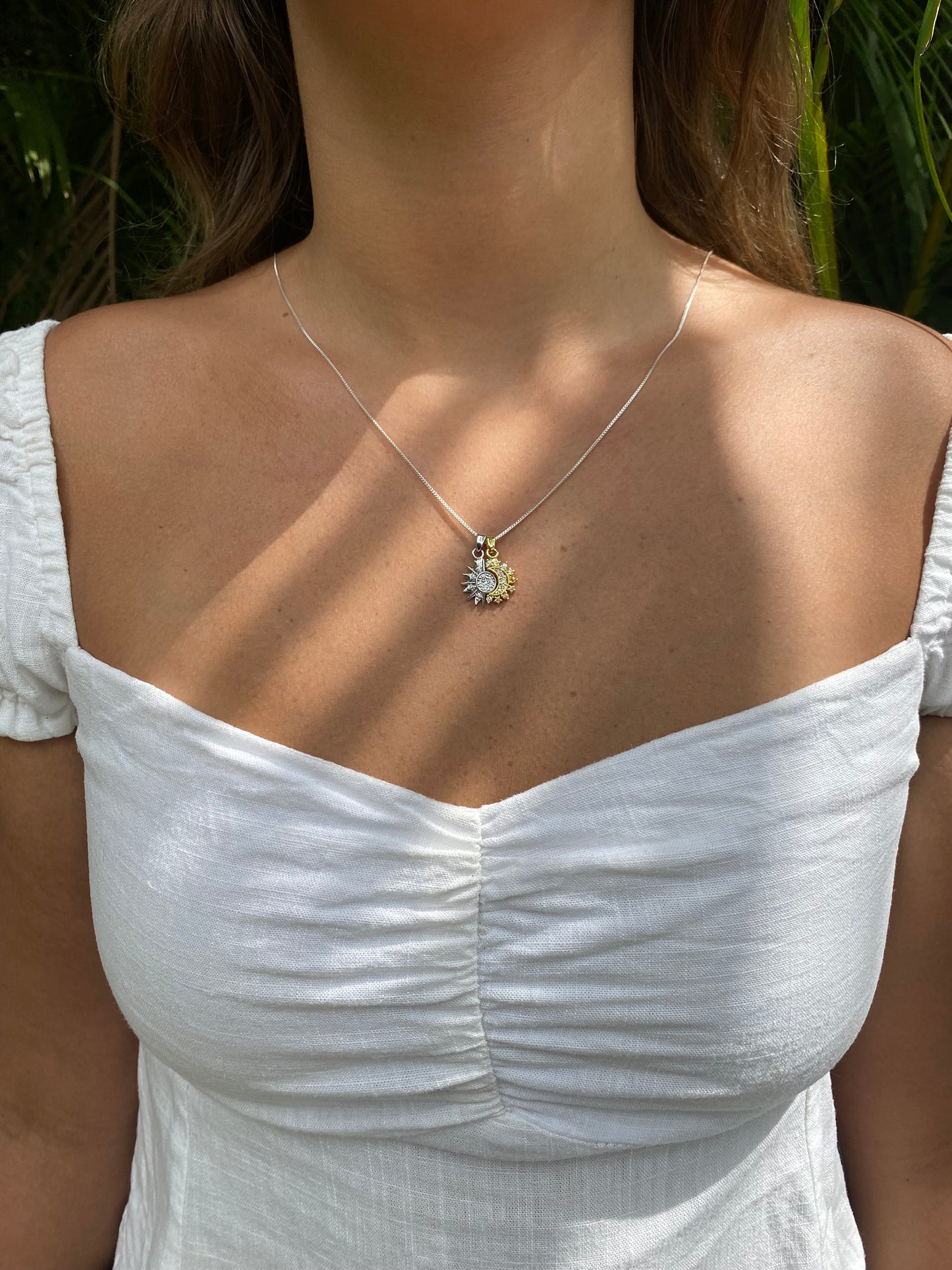 Colar Eclipse Sol e Lua Cravejado