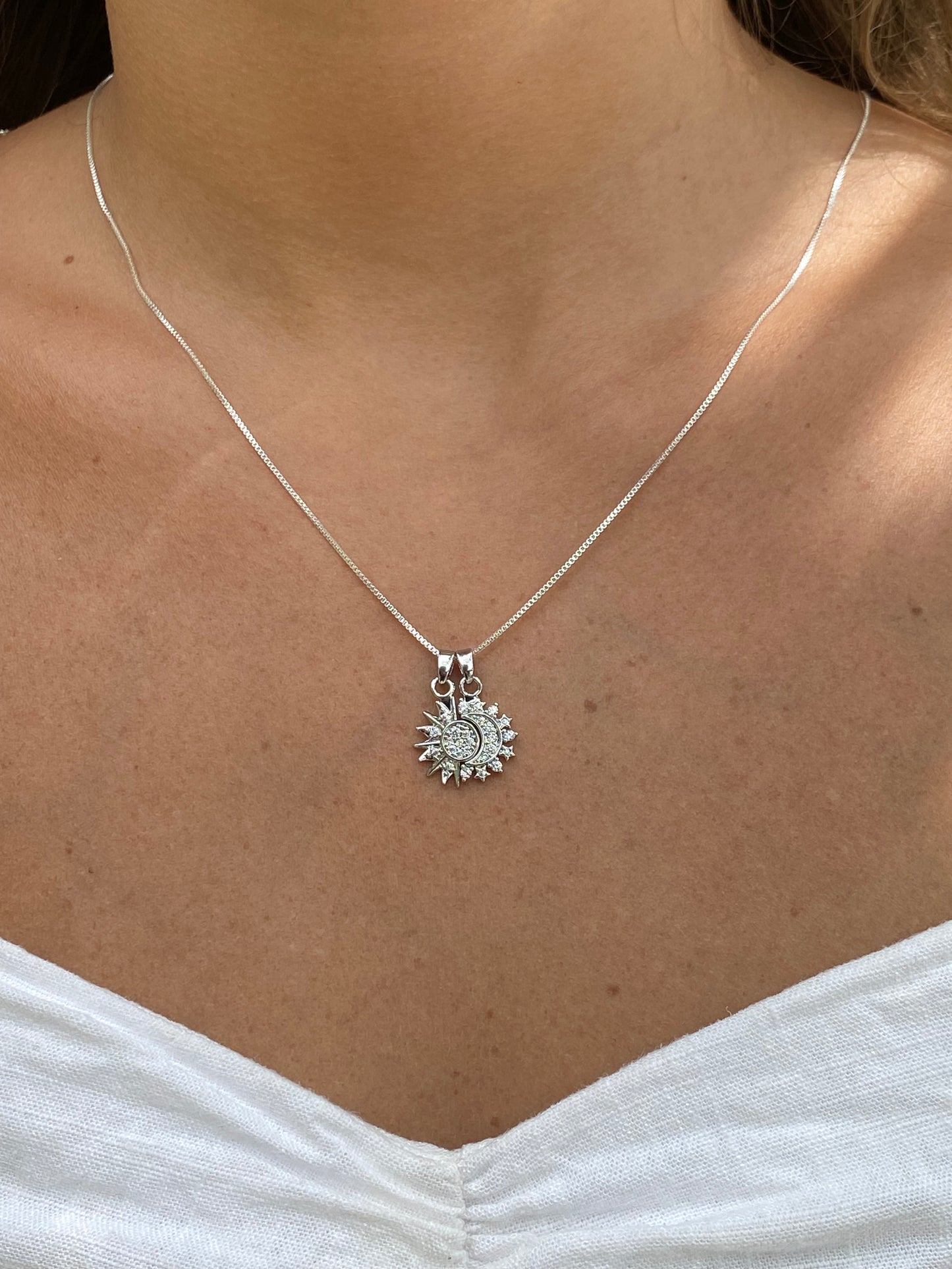 Colar Eclipse Sol e Lua Cravejado