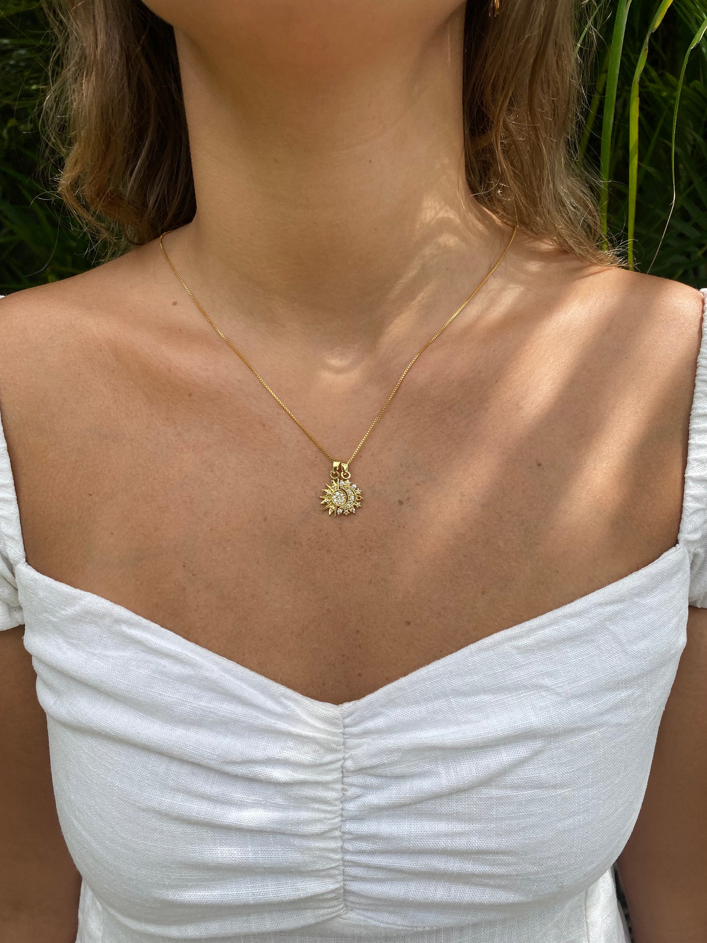 Colar Eclipse Sol e Lua Cravejado