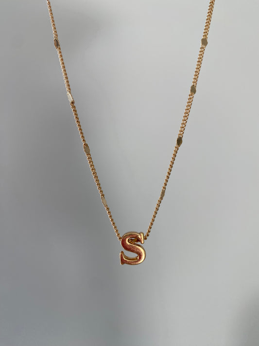 Colar Lilu Letters