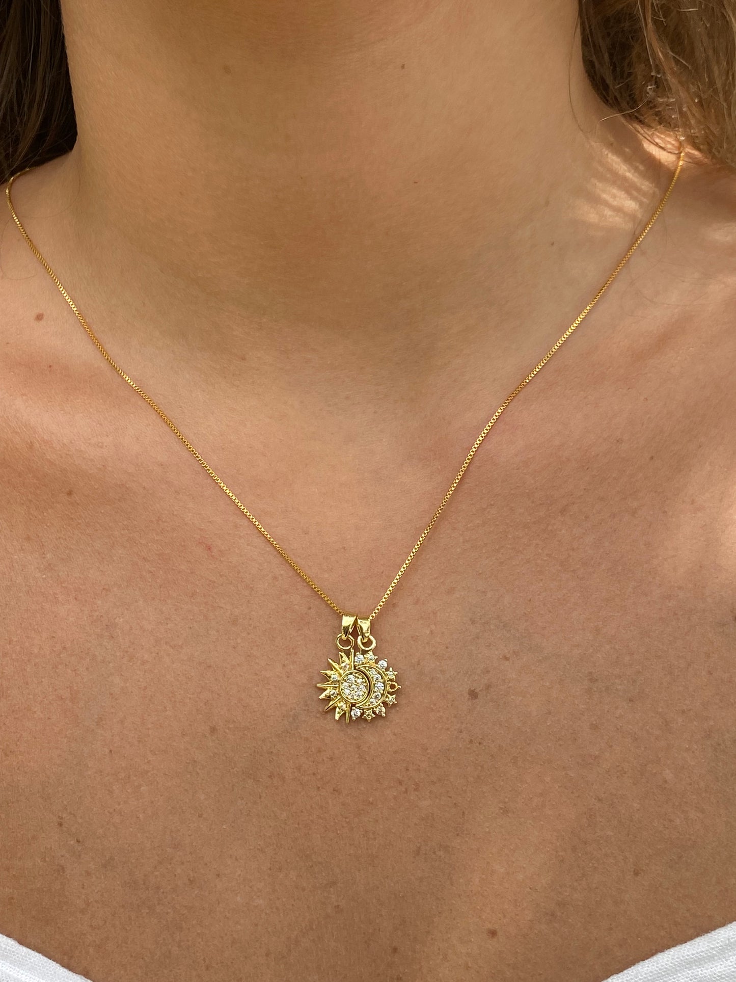 Colar Eclipse Sol e Lua Cravejado