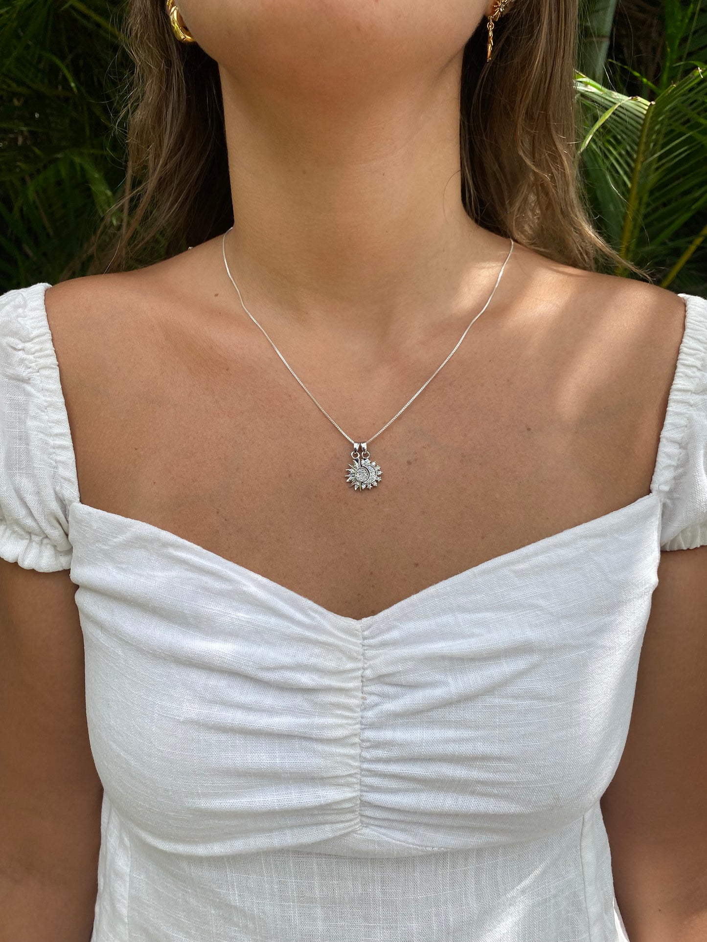 Colar Eclipse Sol e Lua Cravejado